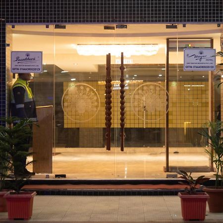 Mayur Hotel Nueva Delhi Exterior foto