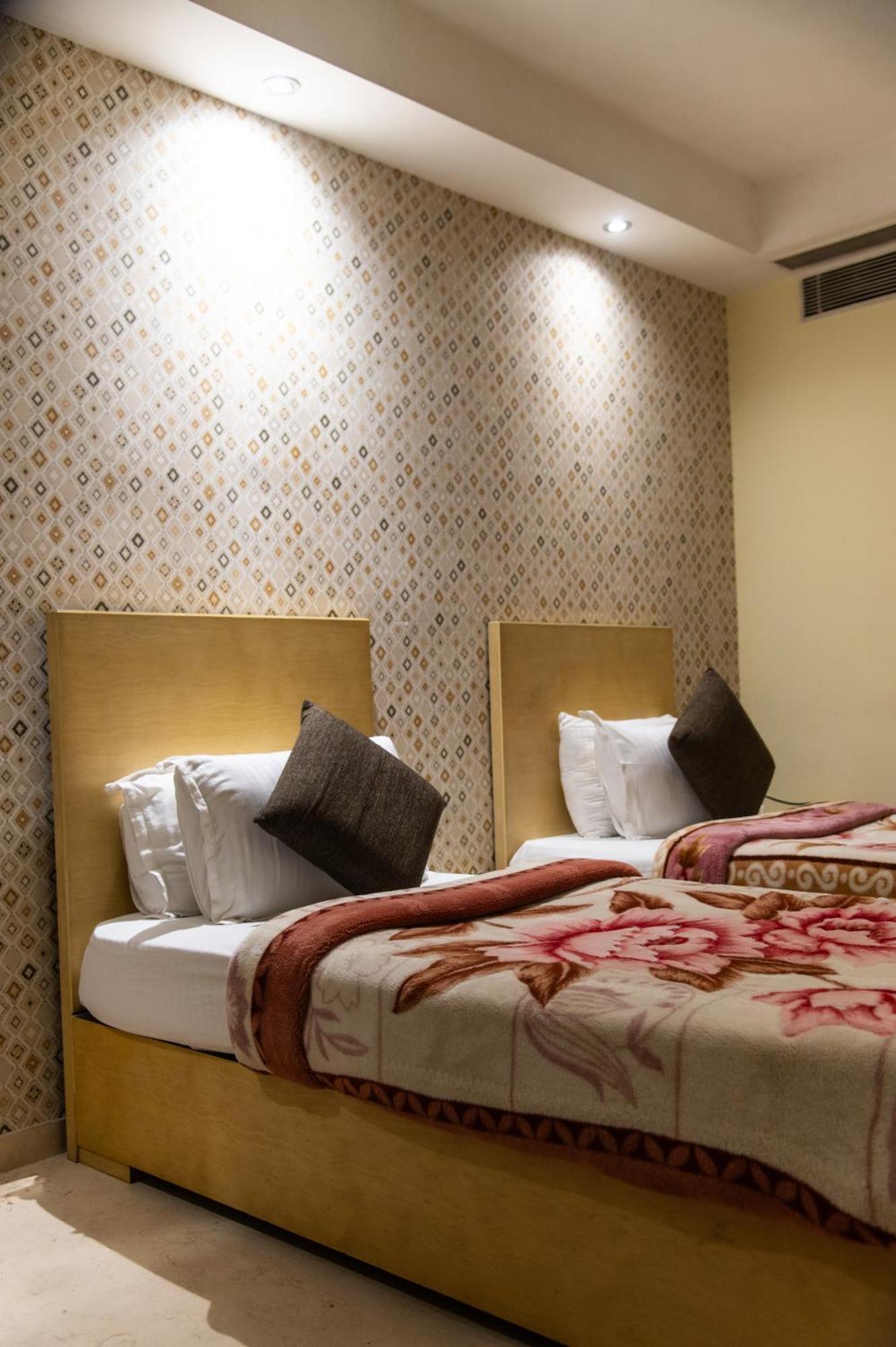 Mayur Hotel Nueva Delhi Exterior foto