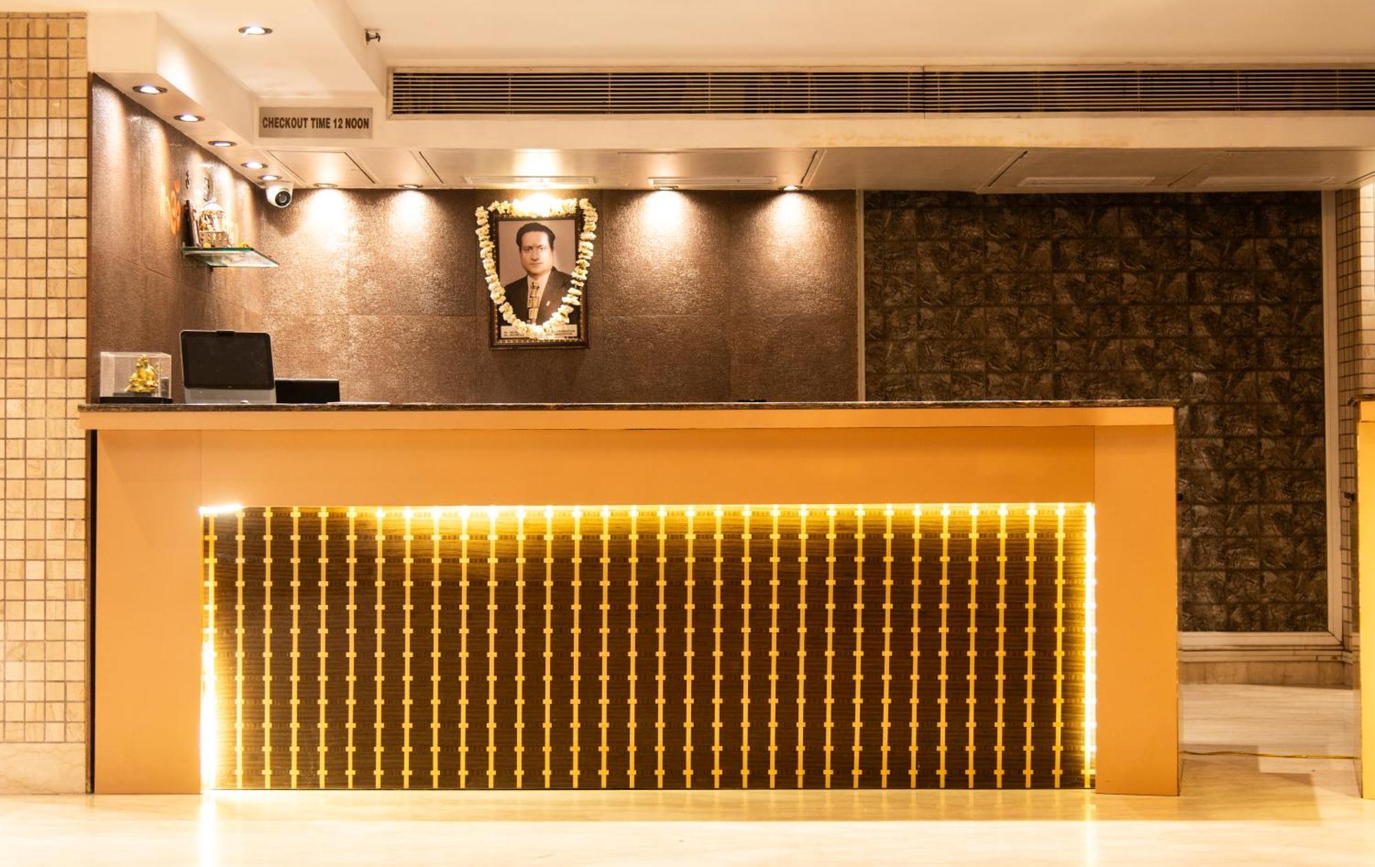 Mayur Hotel Nueva Delhi Exterior foto
