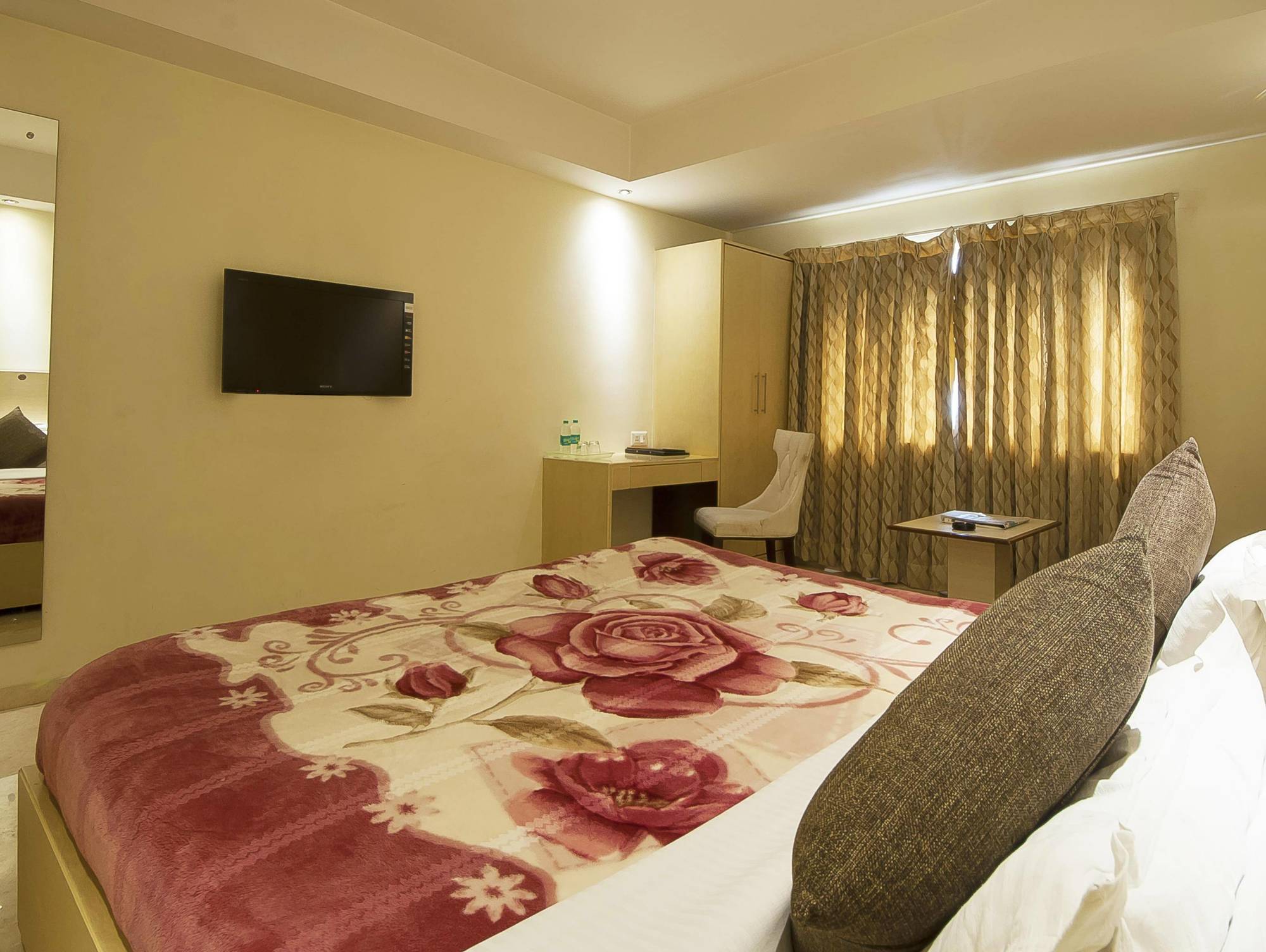 Mayur Hotel Nueva Delhi Exterior foto