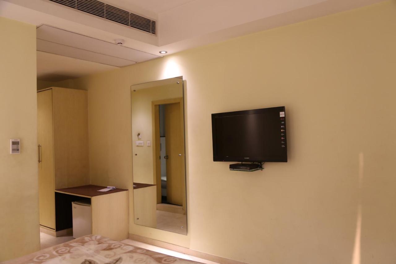 Mayur Hotel Nueva Delhi Exterior foto